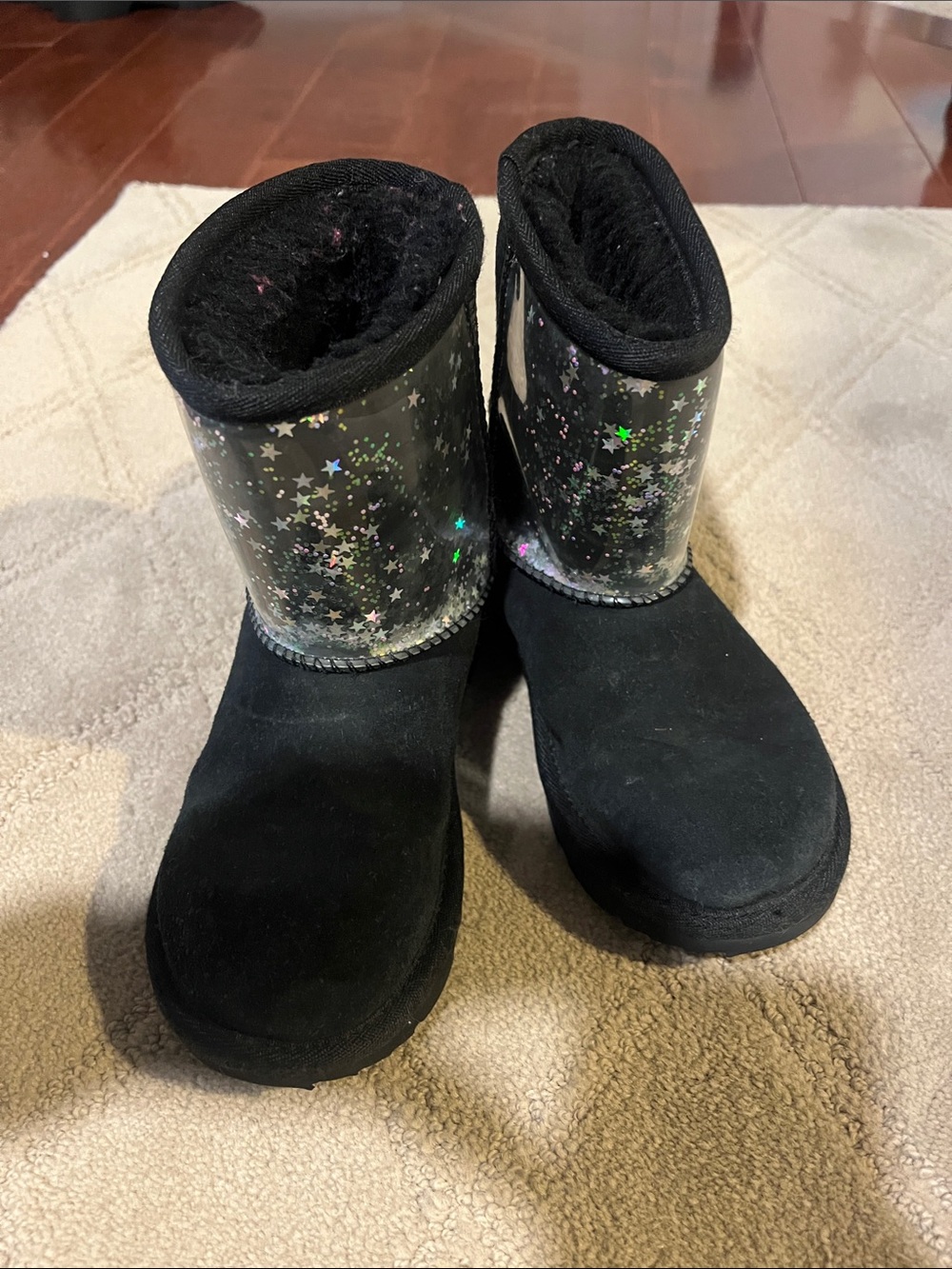 UGG Kids Black Star-Detail Classic Short Boots